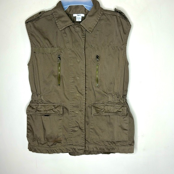 BAR lll | Green Sleeveless Cargo Vest | Military Style Top | Outdoors Activity - Picture 1 of 12